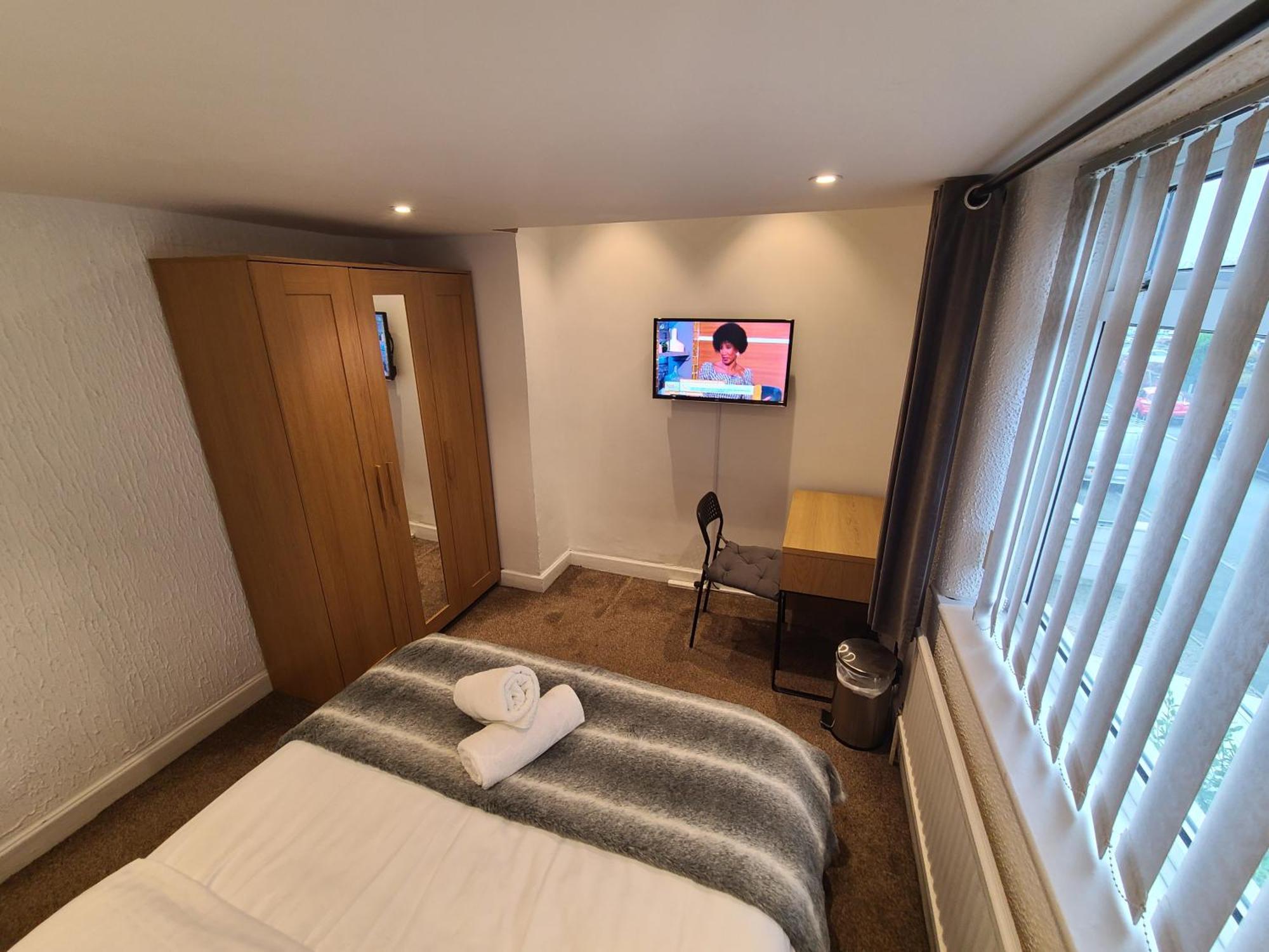 Grand Near Etihad Stadium Coop Live Droylsden Екстериор снимка